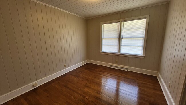 Foto del edificio - 3-Bedroom, 1-Bath Brick Home