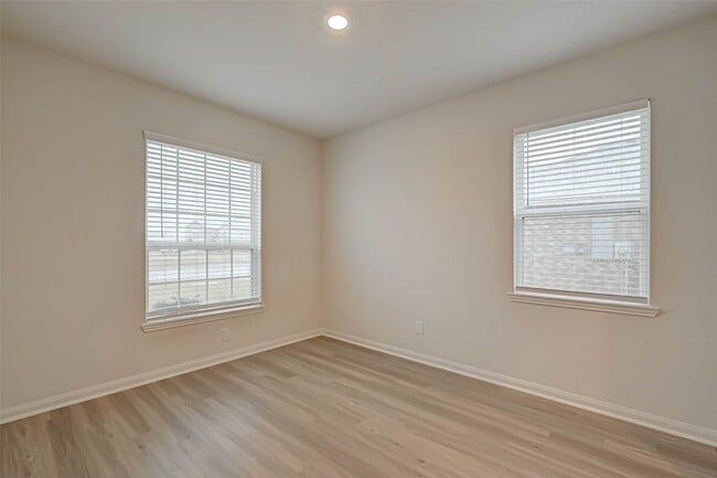 Building Photo - 305 Wayne County Dr