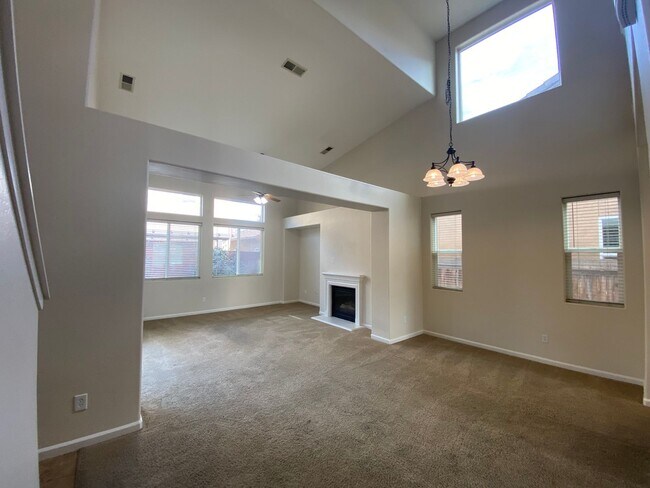 Foto del edificio - Lovely Bella Sera Home for Rent!