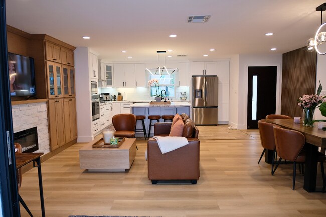 Foto del edificio - 8422 Talbert Ave