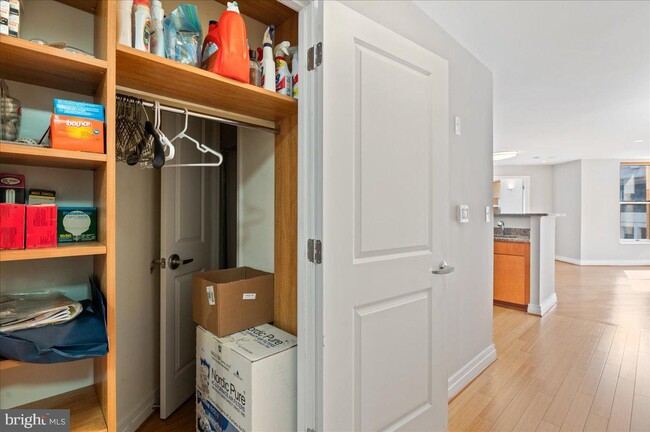 Foto del edificio - 915 E St NW
