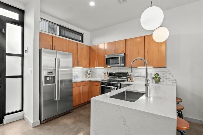 Building Photo - 2525 S Lamar Blvd