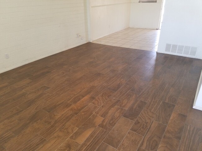 Building Photo - Charming 3 Bed, 2 Bath