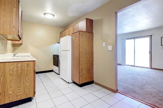 Foto del edificio - 2 BED 1 BATH UPPER LEVEL APARTMENT