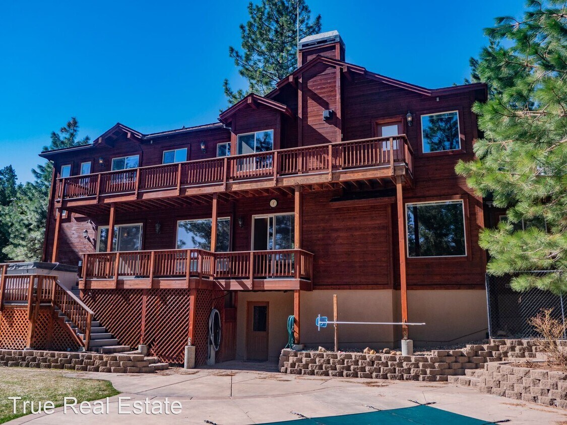 Primary Photo - 4 br, 3.5 bath House - 243 E Jeffrey Pine Rd
