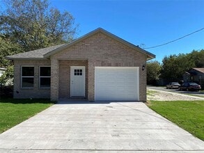 Building Photo - 2221 Langford St