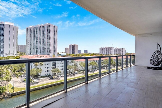 Foto del edificio - 3300 NE 188th St