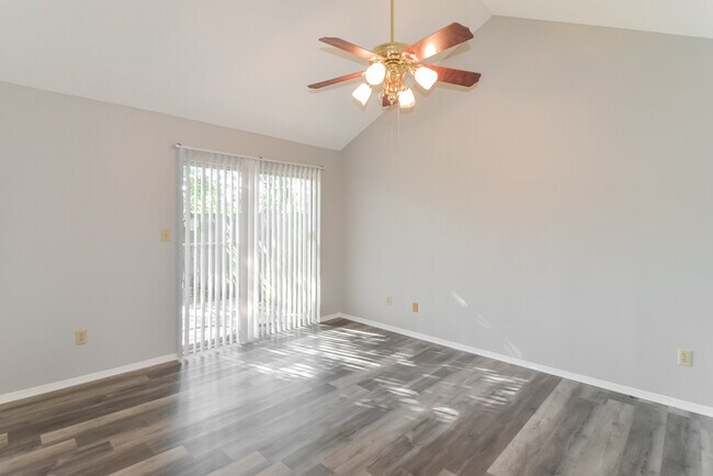 Foto del edificio - 6001 Neill Dr
