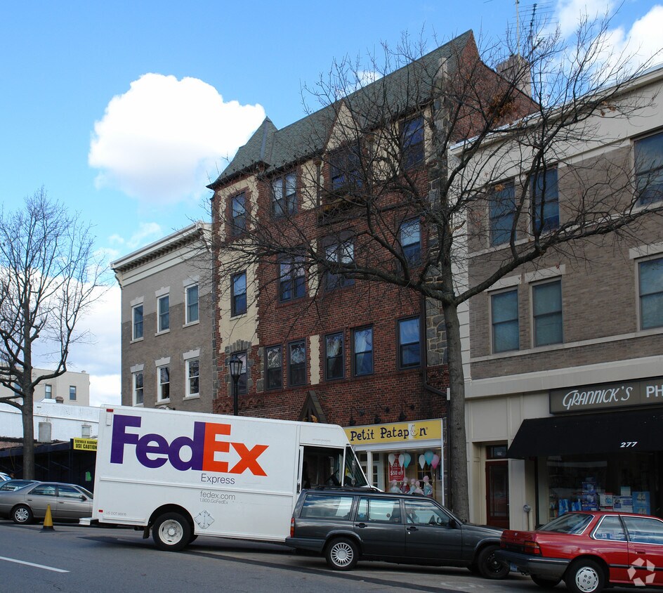 Foto del edificio - 271-273 Greenwich Ave