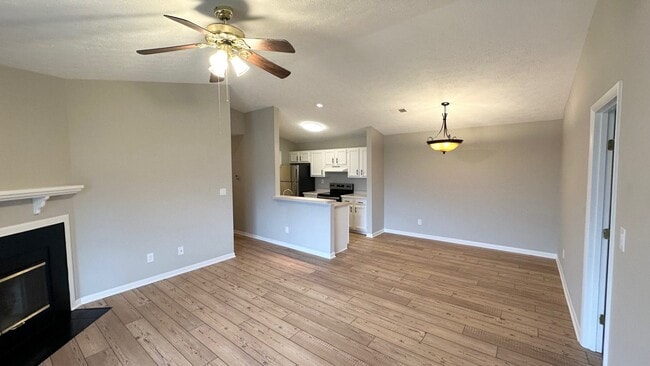 Building Photo - 8876 Eagleview Dr