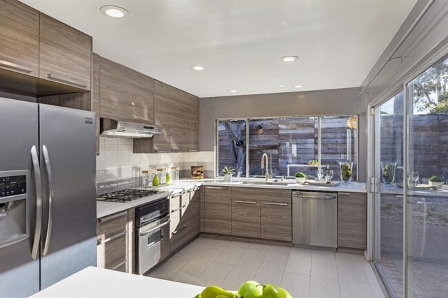 Building Photo - Bright and Airy Sunnyvale Home with Updated Bathrooms and Private Yard