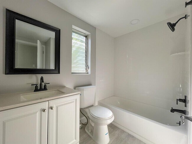 Foto del edificio - 2704 E Columbus Dr