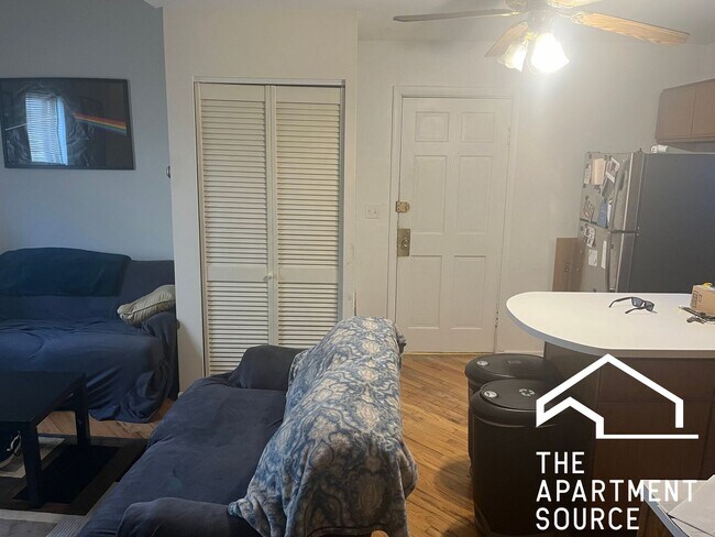 Foto del edificio - 3037 N Southport Ave