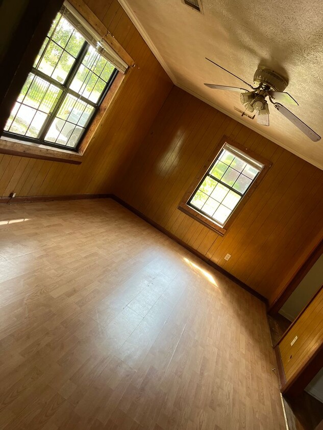 Primary Photo - 3 Bed 1 Bath House