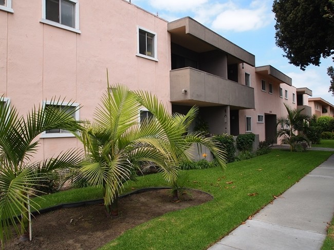 Building Photo - 1419 S Orange Ave