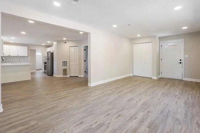 Building Photo - 1811 Cherry St