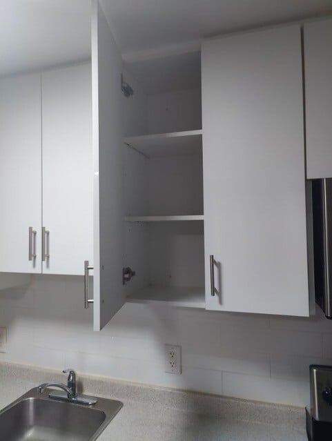 Building Photo - RENOVATED 2 BEDROOM APARTMENT ON UPPER FLOOR! FREE MONTH'S RENT!