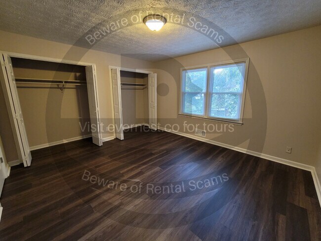 Building Photo - 3641 Chestnut Dr