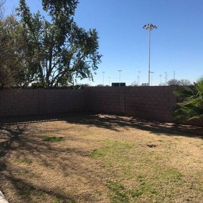 Building Photo - 542 N Falcon Dr