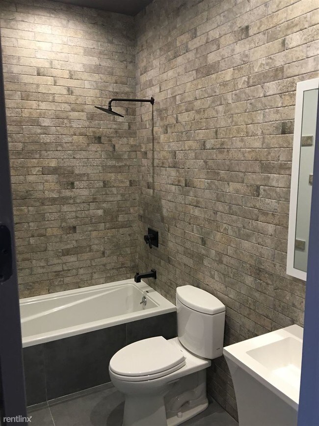 Foto del edificio - 1649 Summerfield St