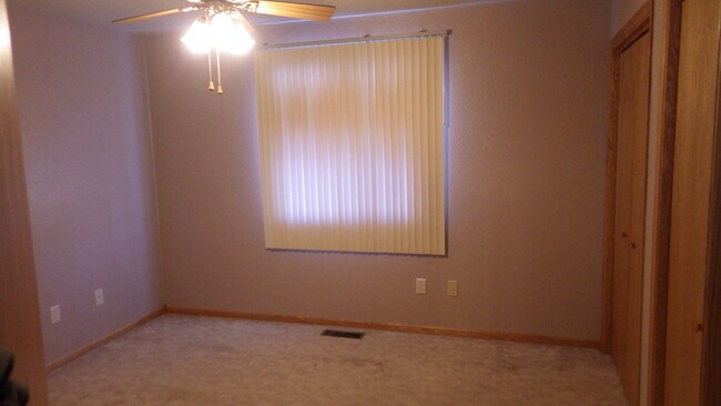 Foto del edificio - 6900 Meadow Rose Ln