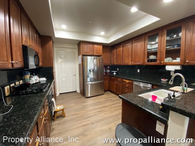 Foto del edificio - 3 br, 2 bath House - 2183 Silverado Street