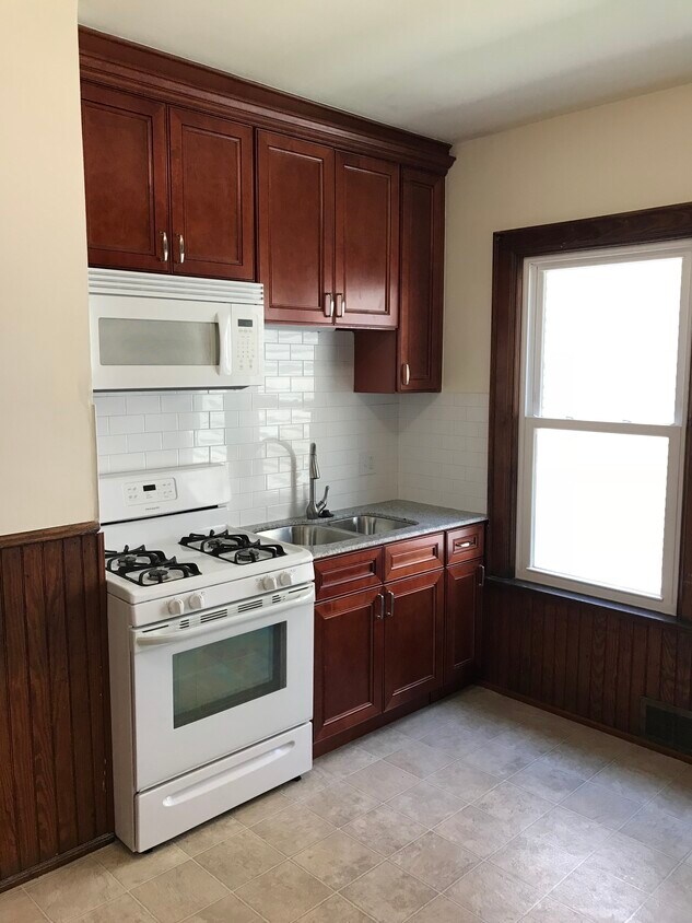 Primary Photo - 438 W Delavan Ave