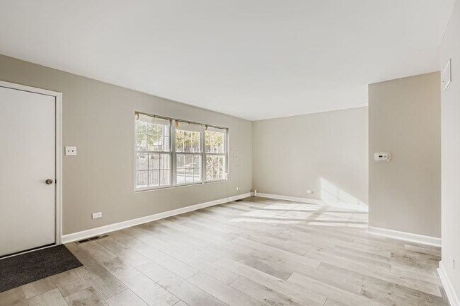 Foto del edificio - 8001 S Essex Ave