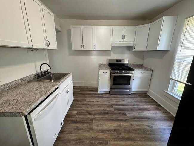 Foto del edificio - For Rent – 4 Bedroom Home in Moline (Hamil...