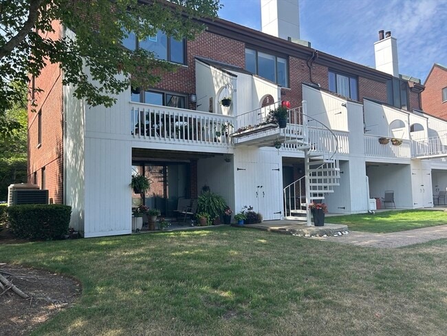 Building Photo - 126 Merrimac St