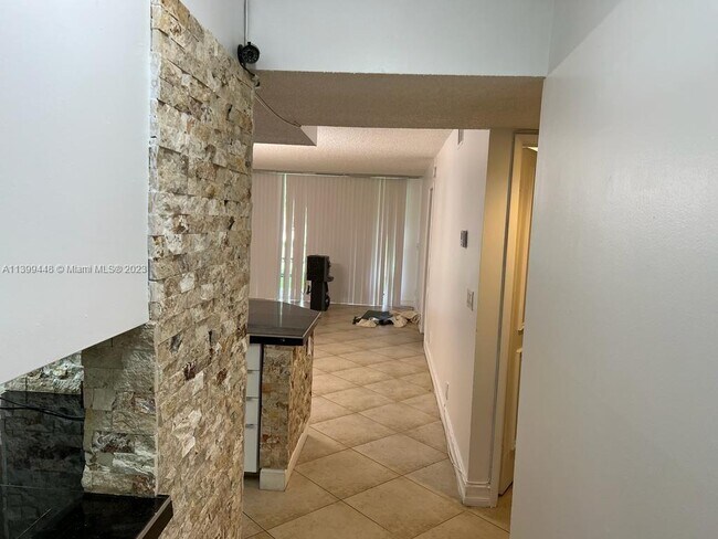 Foto del edificio - 8290 NW 24th St