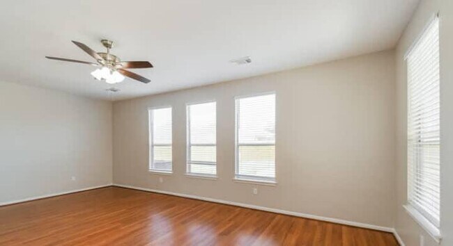Building Photo - 1060 Cabot Cove