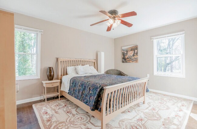 Foto del edificio - 2136 Chestnut Hill Cir