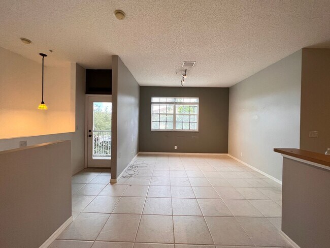 Foto del edificio - Townhouse Near the Ocean – WiFi Included +...