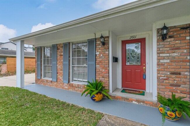 Foto del edificio - 2601 Briarhurst Dr