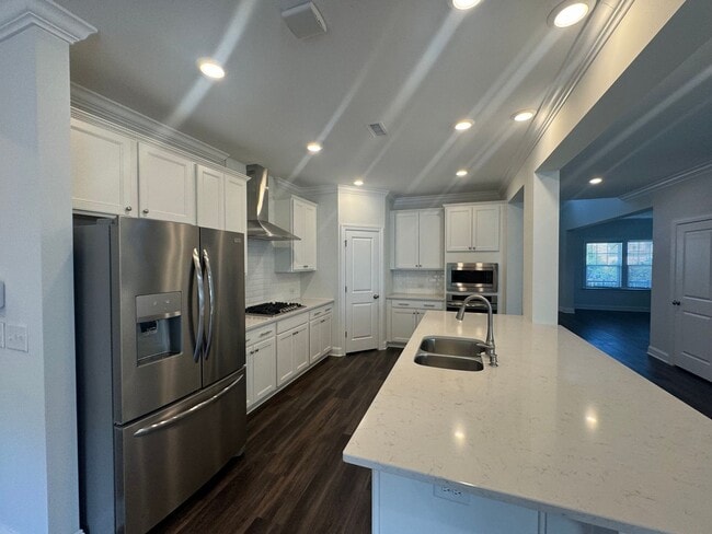 Foto del edificio - Spacious 5 Bed, 4 Bath Single Family home ...