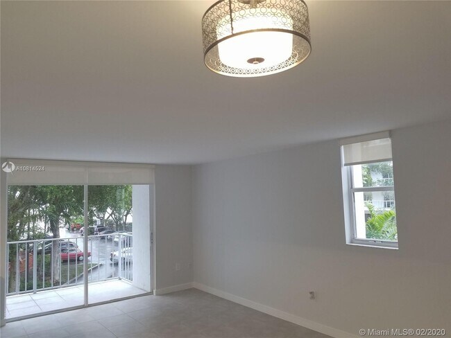 Foto del edificio - 700 NE 63rd St