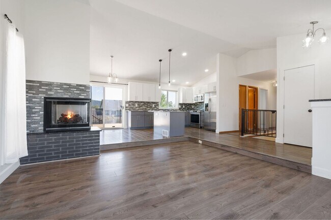 Foto del edificio - Spacious 4 Bed, 3 Bath Home | Central Vall...