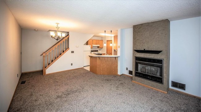 Building Photo - Great 2 bedroom Eagan Townhome