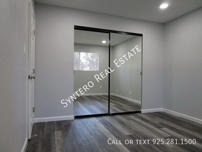 Foto del edificio - Downstairs 2 Bedroom/1 Bath Apartment