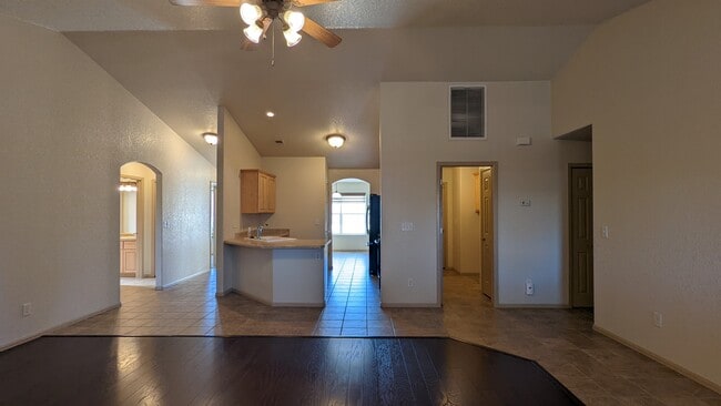 Foto del edificio - 1126 Excelsior Creek Ave