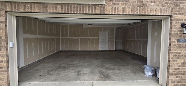 Building Photo - Charming 4BR House in Greenwood