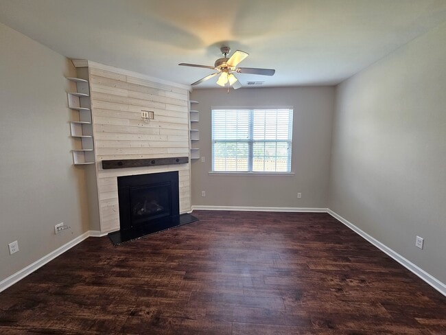 Building Photo - 310 Cabot Hill Ln
