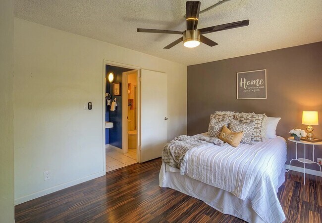 Foto del edificio - 1036 Oak Grove Rd