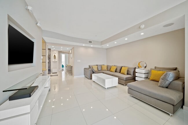 Building Photo - 17875 Collins Ave