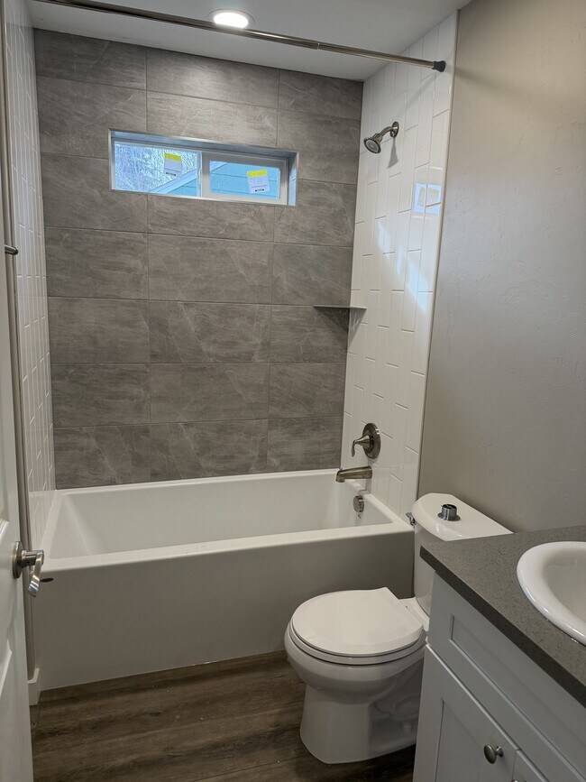 Foto del edificio - 1525 Baker St NE