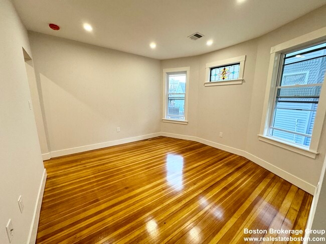 Foto del edificio - 147 E Cottage St