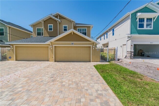 Building Photo - 307 S Arrawana Ave