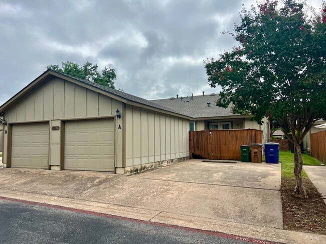 Building Photo - 11112A Parkfield Dr