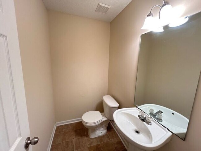 Foto del edificio - 5 Elders Pond Ct